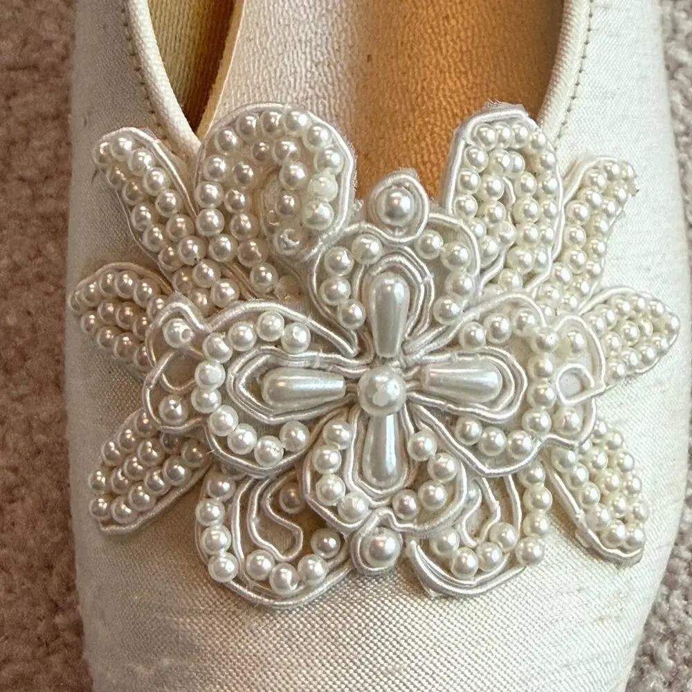 VTG Dyeables White Silk Wedding Heel Pumps W. Beaded Pearl Decoration Shoes Sz 8